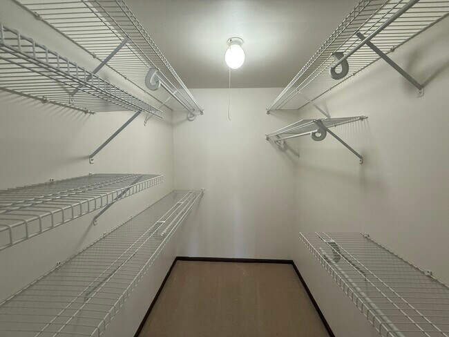 Building Photo - 325 Memory Ln