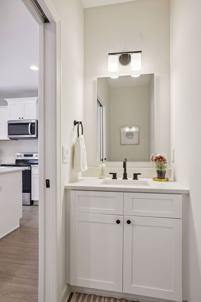 Building Photo - Model 3 Bedroom Town Home