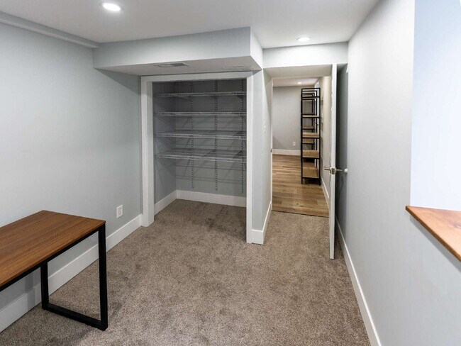 Building Photo - Spacious 4-Bedroom Home with Modern Amenit...