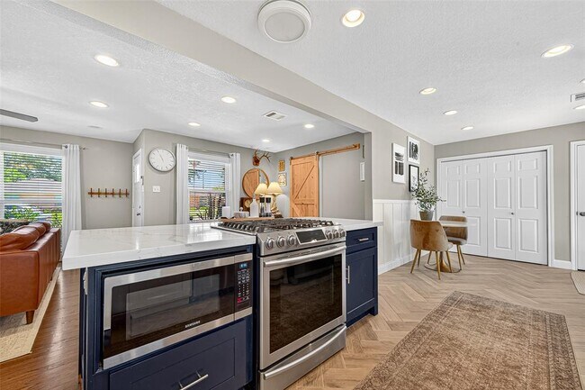 Building Photo - 4318 De Milo Dr