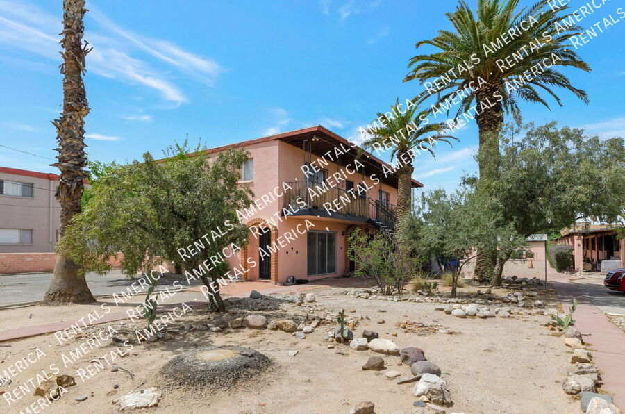 Building Photo - 947 N Alvernon Way