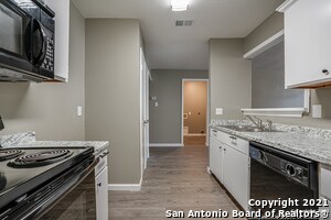 Building Photo - 9438 Celine Dr