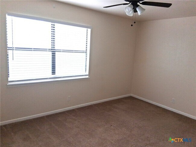 Building Photo - 130 Wind Ridge Dr