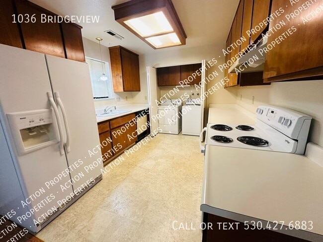 Building Photo - 1036 Bridgeview-
