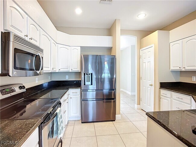 Building Photo - 4930 SW 25th Ct