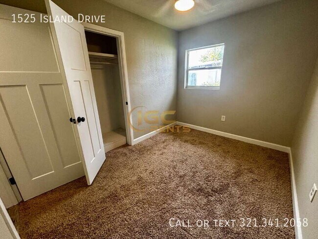 Building Photo - 1525 Island Dr