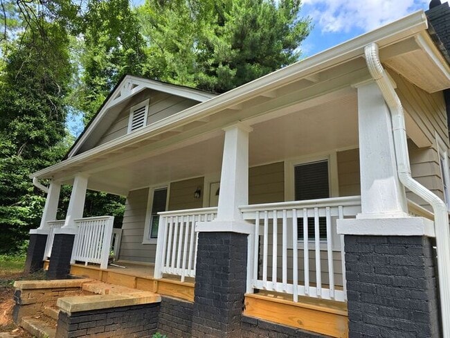 Building Photo - Stunning Renovated Home near Union Square!
