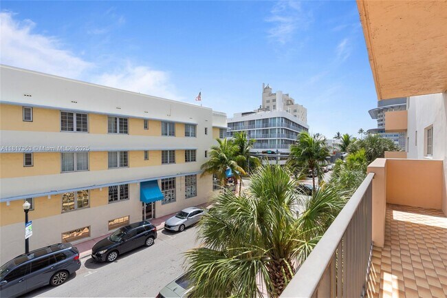 Building Photo - 1150 Collins Ave