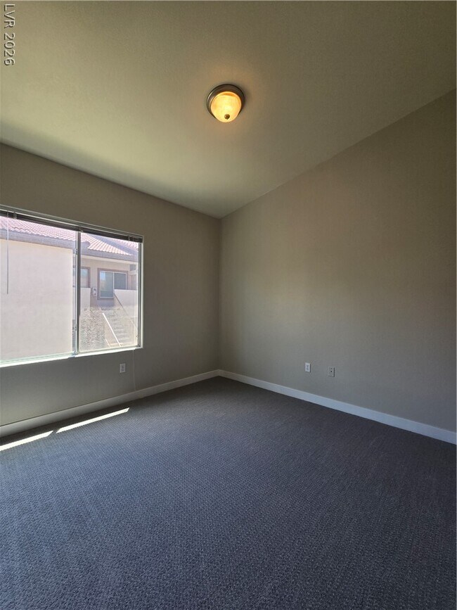 Building Photo - 2305 W Horizon Ridge Pkwy