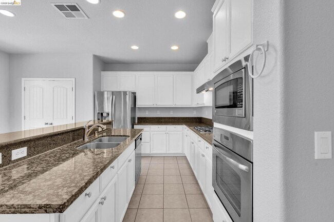 Building Photo - 3582 Mallard Way