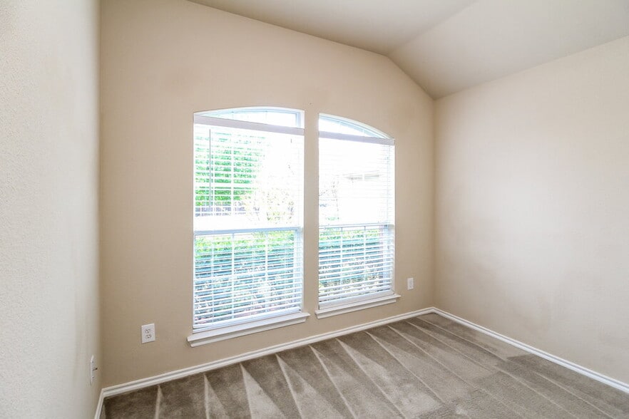 Building Photo - 822 Sycamore St