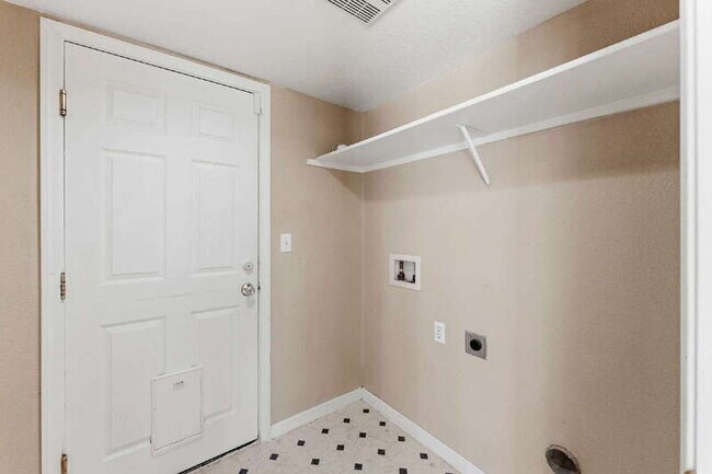 Building Photo - 8828 Billfish Way