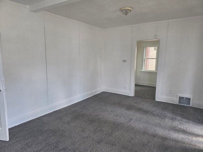 Building Photo - 313 E Ewing Ave