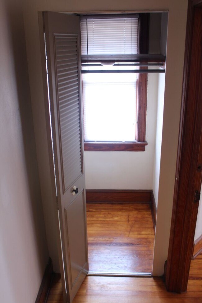Building Photo - Fall 2026!! Historic Woodbury Row 4 Bedroo...