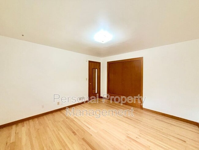 Building Photo - 4215 NW Lavina St
