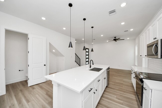 Building Photo - 2708 Bostic St