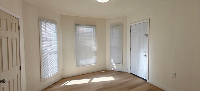 Bedroom-3 - 400 Wyandotte Ave
