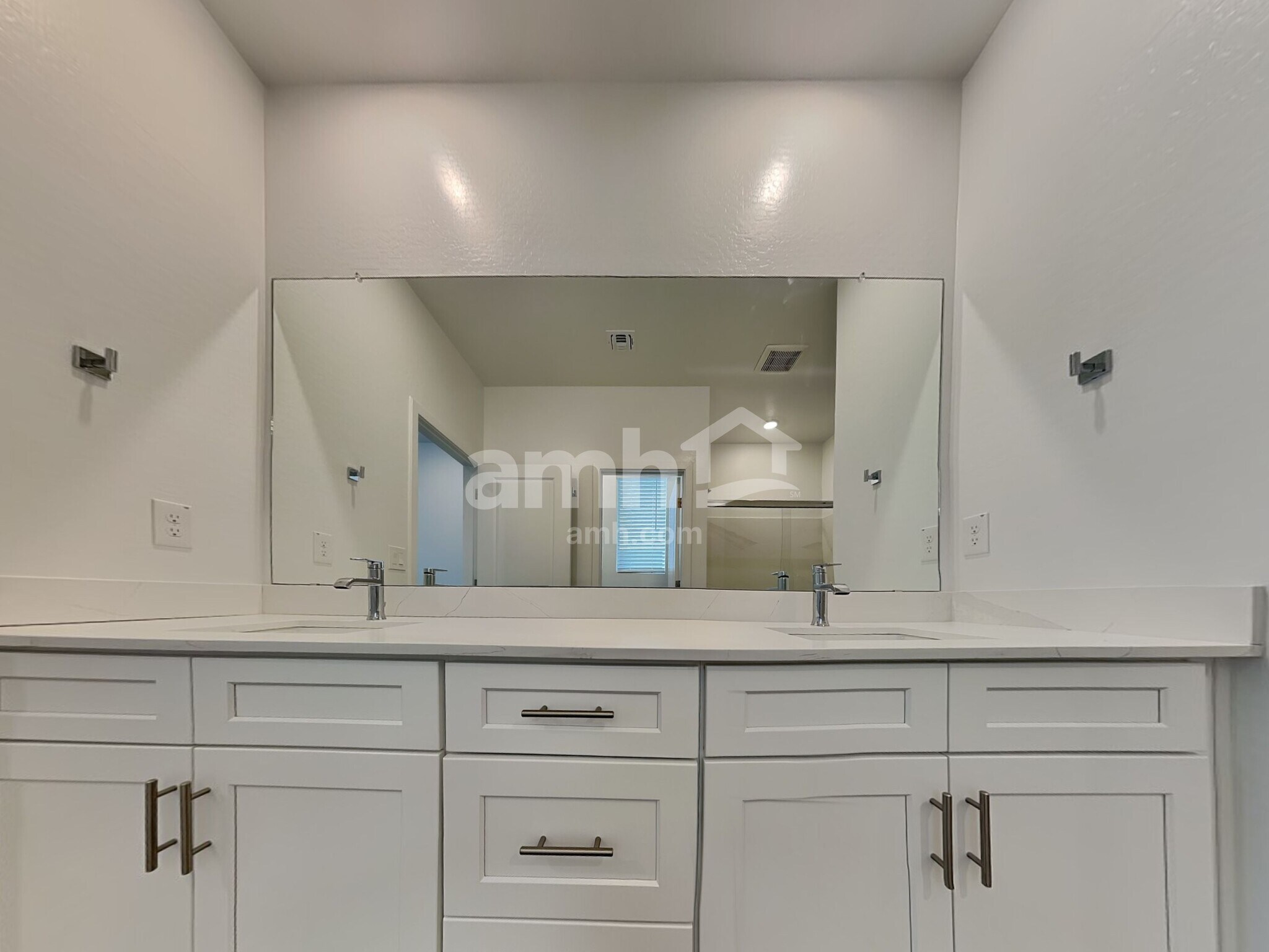 Building Photo - 20177 W Thomas Rd