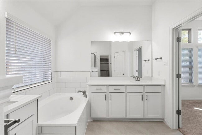 Building Photo - 1425 Cole Ests Dr