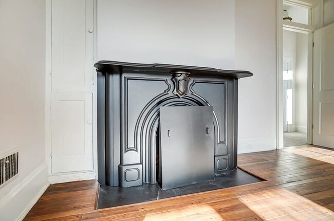 Building Photo - 2701 Cleinview Ave