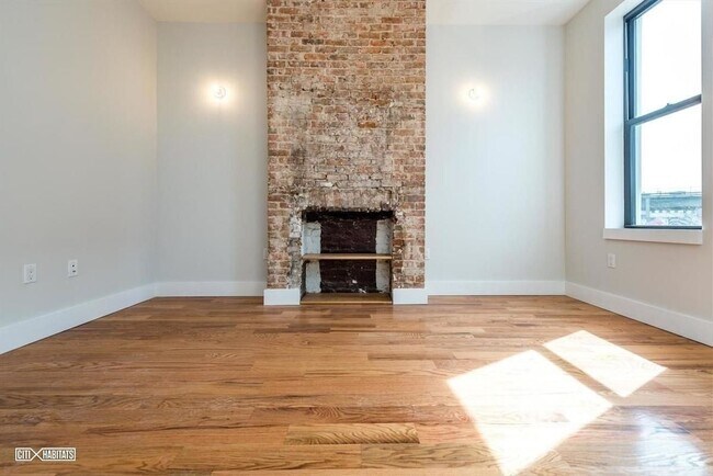 Building Photo - 1328 Halsey St