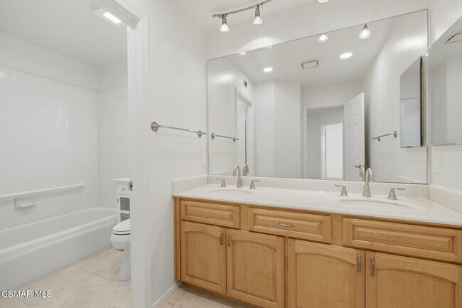 Building Photo - 658 Elevar Ct