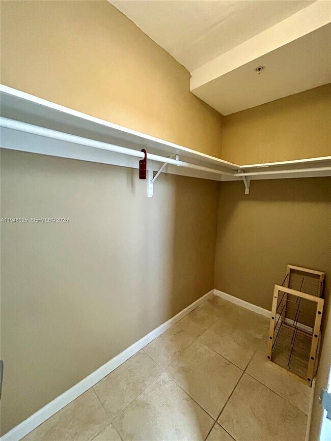 Building Photo - 3000 S Ocean Dr