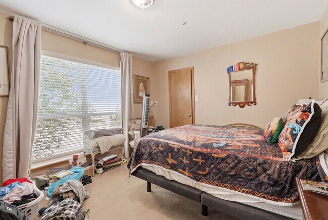 Building Photo - 10125 Valley Forge Dr