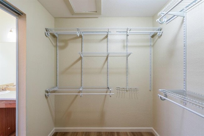 Building Photo - 5911 Steiner