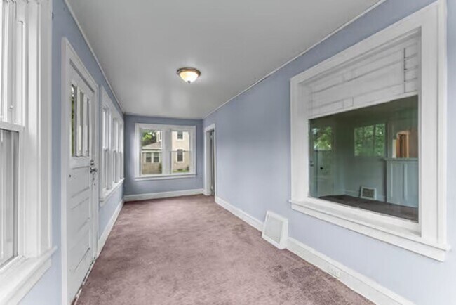 Building Photo - 3003 California St NE