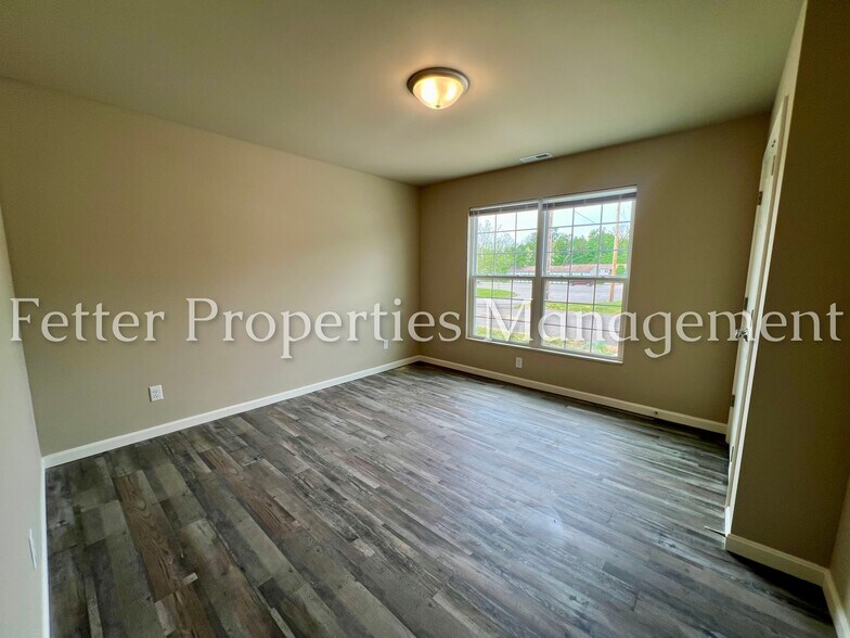 Building Photo - 5284 Canyon Cir