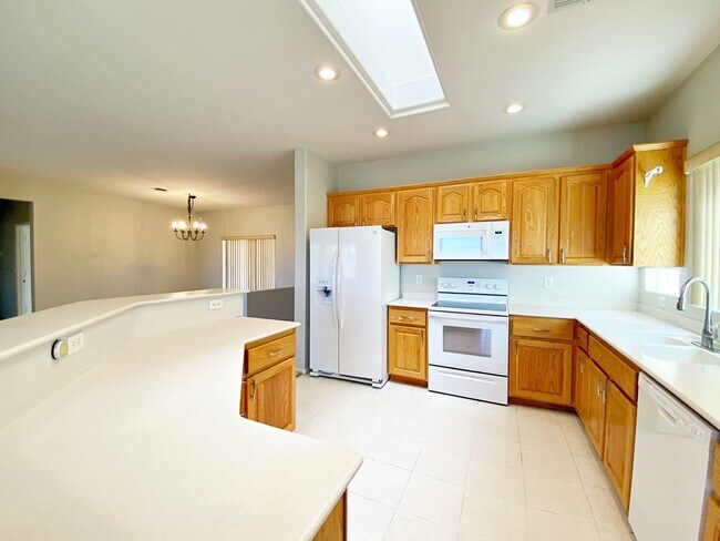Building Photo - 2 BEDROOM SINGLE STORY IN AGE RESTRICTED S...