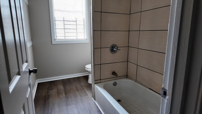 Building Photo - 852 Ioka Ave