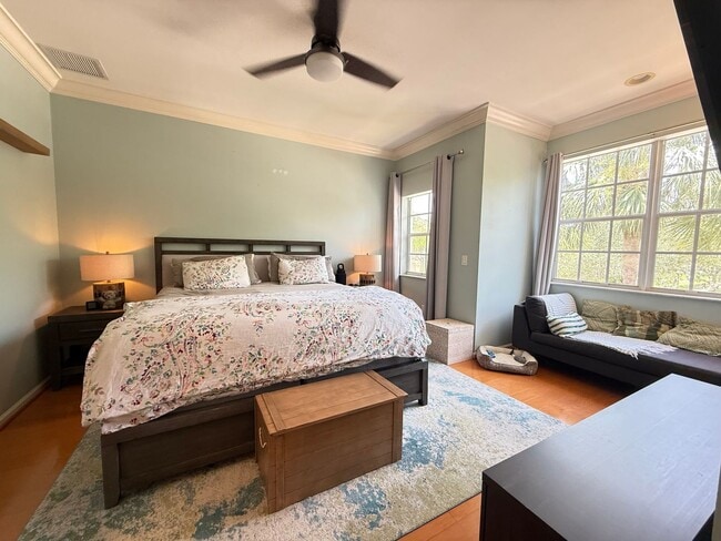 Building Photo - Two-story Upscale Townhouse located at Bel...