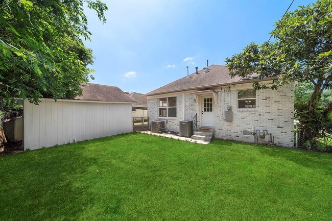 Building Photo - 2811 Barbee St