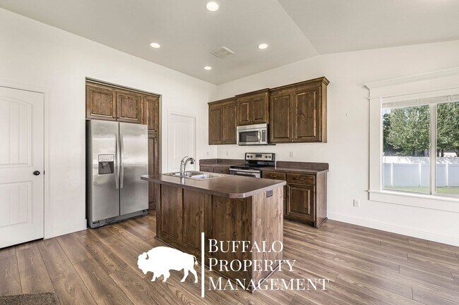 Building Photo - 4211 Roy Cir