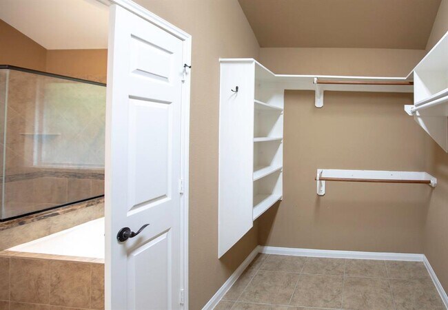 Building Photo - 5755 Slate Valley Ct