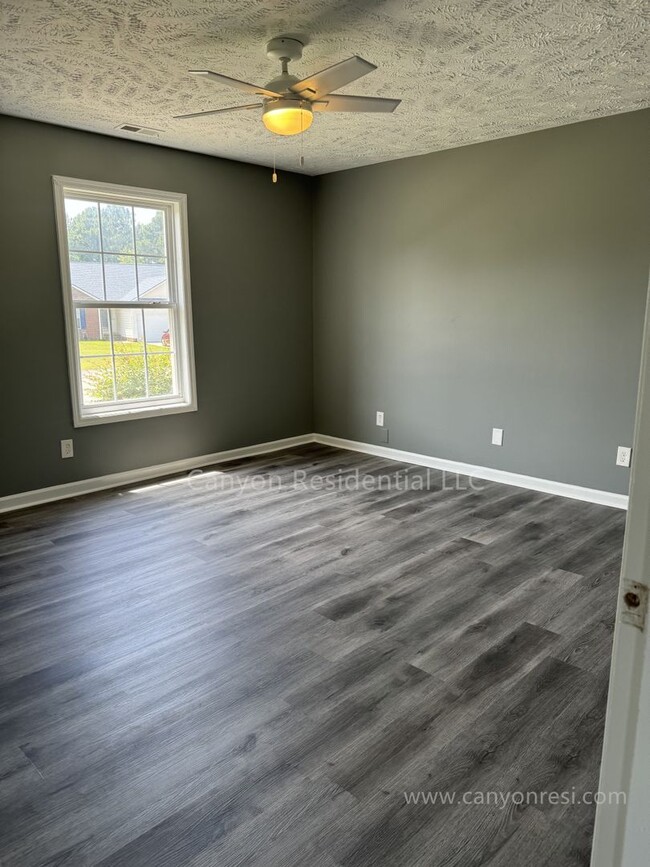 Building Photo - 1231 Alexwood Dr