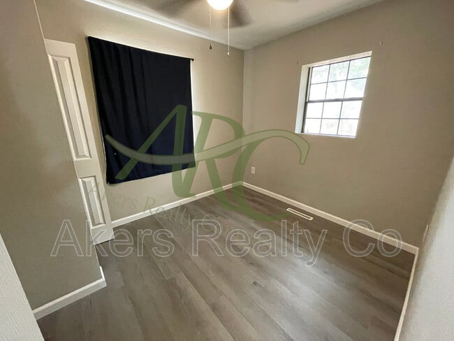 Building Photo - 1640 E Orman Ave