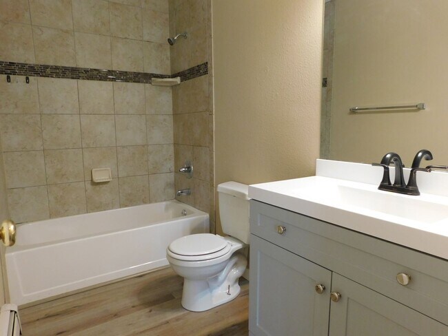 Building Photo - Tri-Level in Clifton COMING SOON!!!