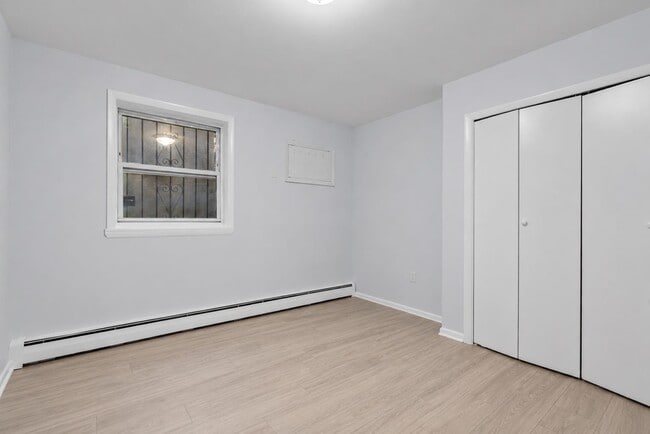 Building Photo - 406 7th St