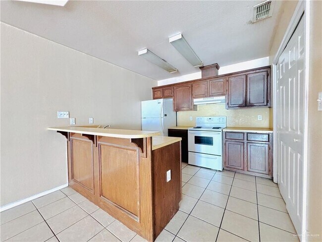 Building Photo - 1409 W Prosperity Dr