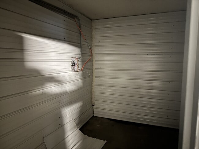 Building Photo - 16093 SW Roy Rogers Rd