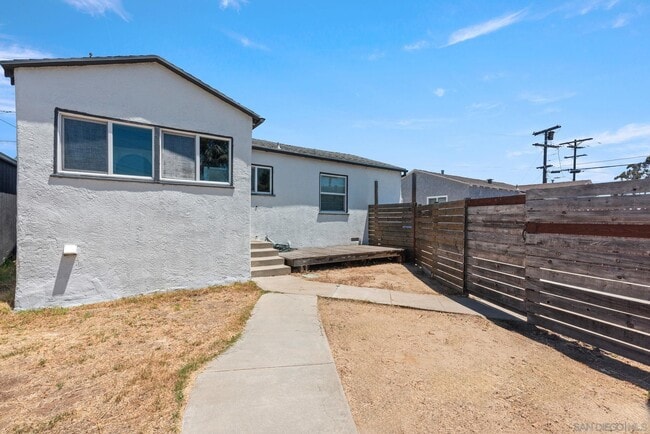 Building Photo - 2548 Violet St