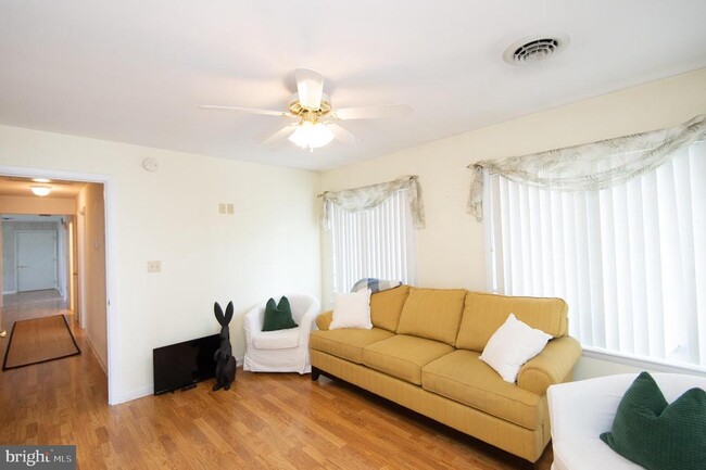 Building Photo - 110 Middle St