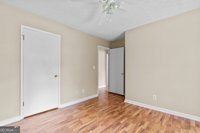 Building Photo - 625 Oxford Hall Dr SW