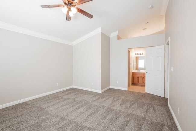 Building Photo - 2015 Pink Coral Dr