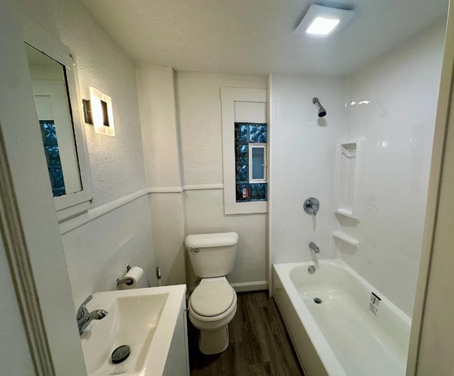 Building Photo - 1036-1038 Clay St