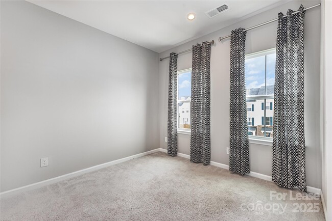 Building Photo - 2523 Grantham Place Dr
