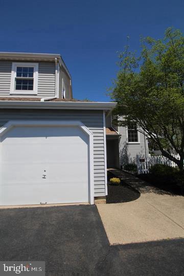 Building Photo - 681 Rose Hollow Dr